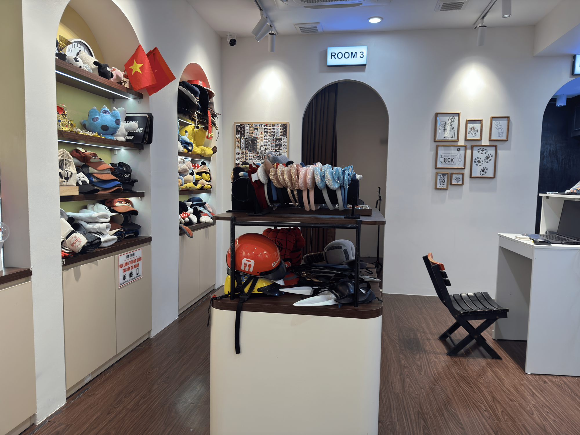 Bên trong tiệm photobooth Hà Nội bị tố quay lén rúng động: Chủ quán tháo camera khi nào?- Ảnh 3. Bên trong tiệm photobooth Hà Nội bị tố quay lén rúng động: Chủ quán tháo camera khi nào?- Ảnh 3.