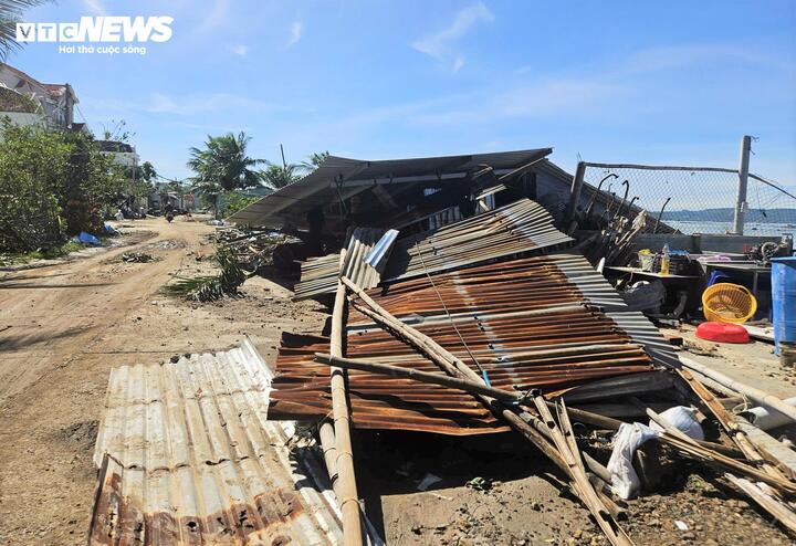 Ngư dân làng chài Gia Lai, Đắk Lắk đắng cay nhìn tài sản bay theo bão Kalmaegi- Ảnh 6.
