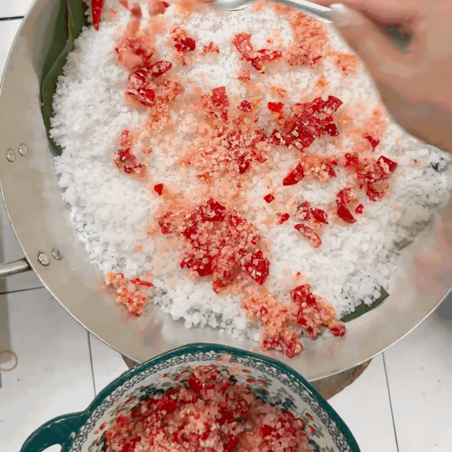 Hơn 1 triệu người "chảy nước miếng": Món ăn vặt miền Tây quen thuộc bỗng thành hiện tượng, bí quyết nằm ở thứ gia vị giản dị này!- Ảnh 7.