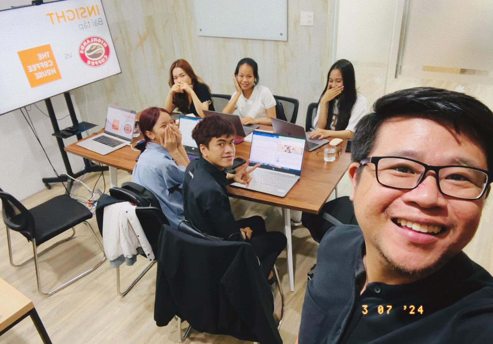 ThS. Đỗ Nguyễn Minh Khôi: "Làm là chất liệu thực tế của dạy, dạy là mài giũa chiều sâu của làm"- Ảnh 2. ThS. Đỗ Nguyễn Minh Khôi: "Làm là chất liệu thực tế của dạy, dạy là mài giũa chiều sâu của làm"- Ảnh 2.