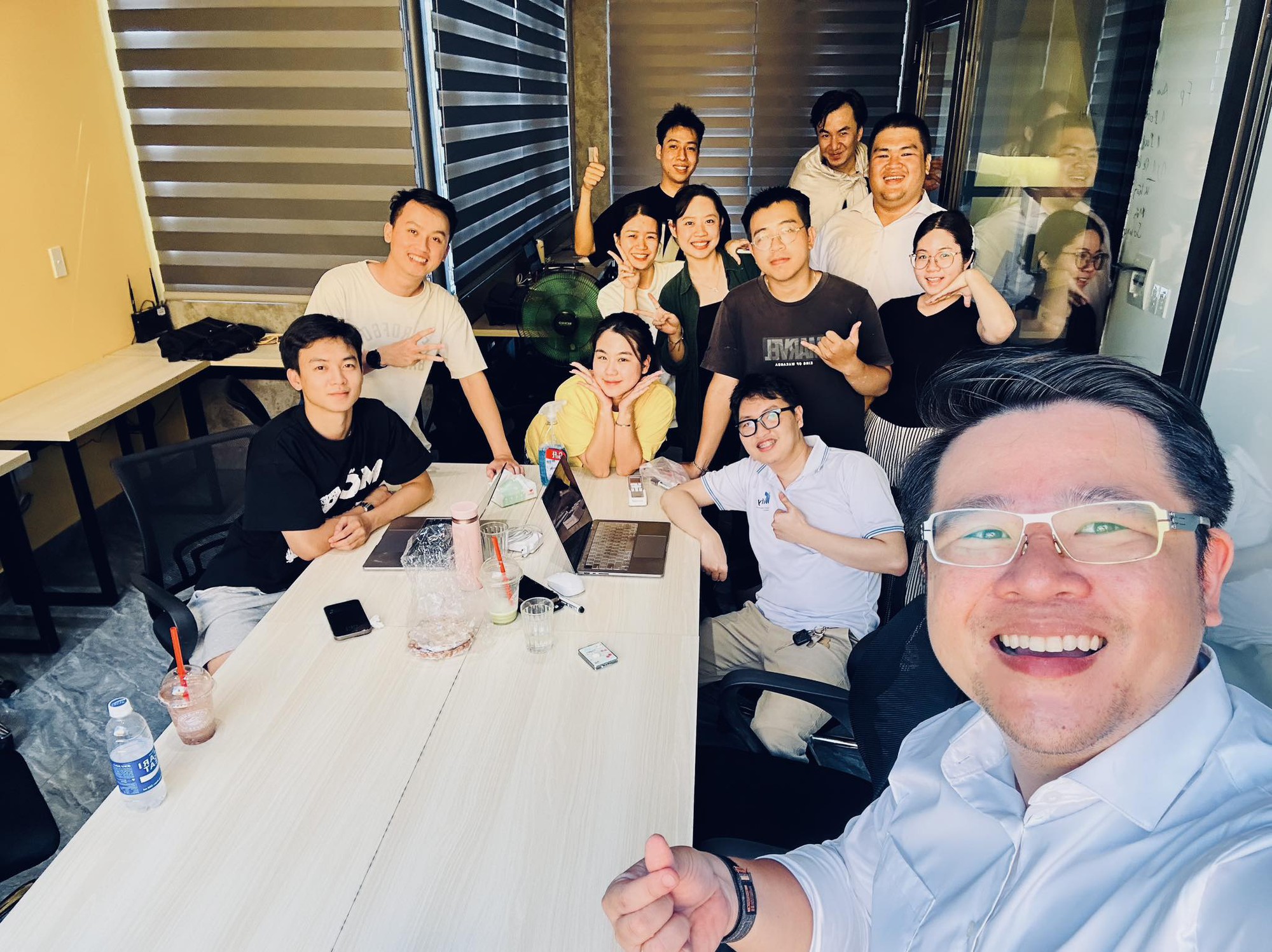 ThS. Đỗ Nguyễn Minh Khôi: "Làm là chất liệu thực tế của dạy, dạy là mài giũa chiều sâu của làm"- Ảnh 3. ThS. Đỗ Nguyễn Minh Khôi: "Làm là chất liệu thực tế của dạy, dạy là mài giũa chiều sâu của làm"- Ảnh 3.