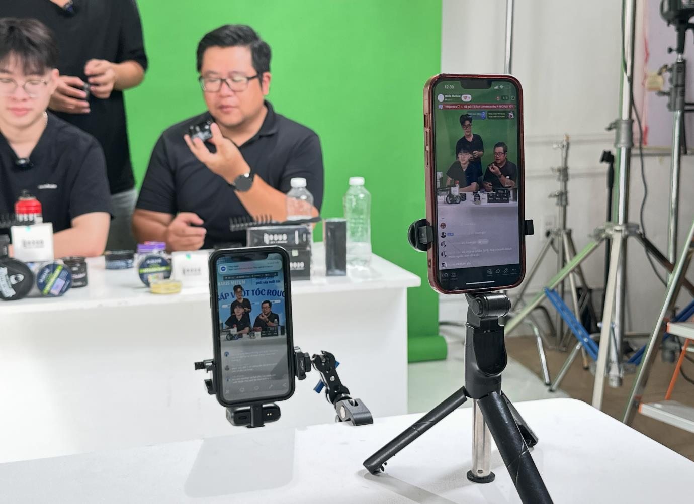 ThS. Đỗ Nguyễn Minh Khôi: "Làm là chất liệu thực tế của dạy, dạy là mài giũa chiều sâu của làm"- Ảnh 4. ThS. Đỗ Nguyễn Minh Khôi: "Làm là chất liệu thực tế của dạy, dạy là mài giũa chiều sâu của làm"- Ảnh 4.