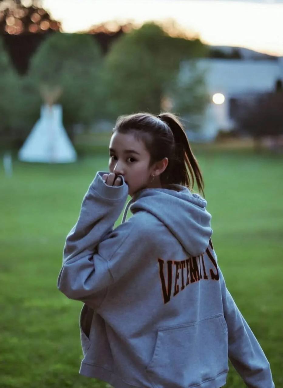 Ảnh cấp 3 đẹp như tiểu thư tài phiệt của Tống Tổ Nhi, Triệu Lộ Tư bị nhắc tên- Ảnh 10. Ảnh cấp 3 đẹp như tiểu thư tài phiệt của Tống Tổ Nhi, Triệu Lộ Tư bị nhắc tên- Ảnh 10.