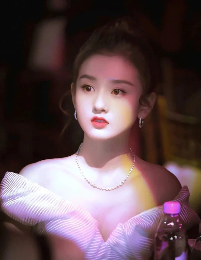 Ảnh cấp 3 đẹp như tiểu thư tài phiệt của Tống Tổ Nhi, Triệu Lộ Tư bị nhắc tên- Ảnh 4. Ảnh cấp 3 đẹp như tiểu thư tài phiệt của Tống Tổ Nhi, Triệu Lộ Tư bị nhắc tên- Ảnh 4.