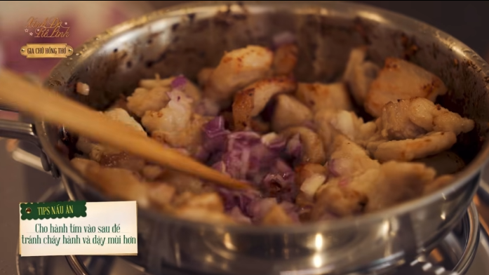 Hoa hậu Lương Thùy Linh nấu thịt rang cháy cạnh mà bị dân mạng Hoa hậu Lương Thùy Linh nấu thịt rang cháy cạnh mà bị dân mạng