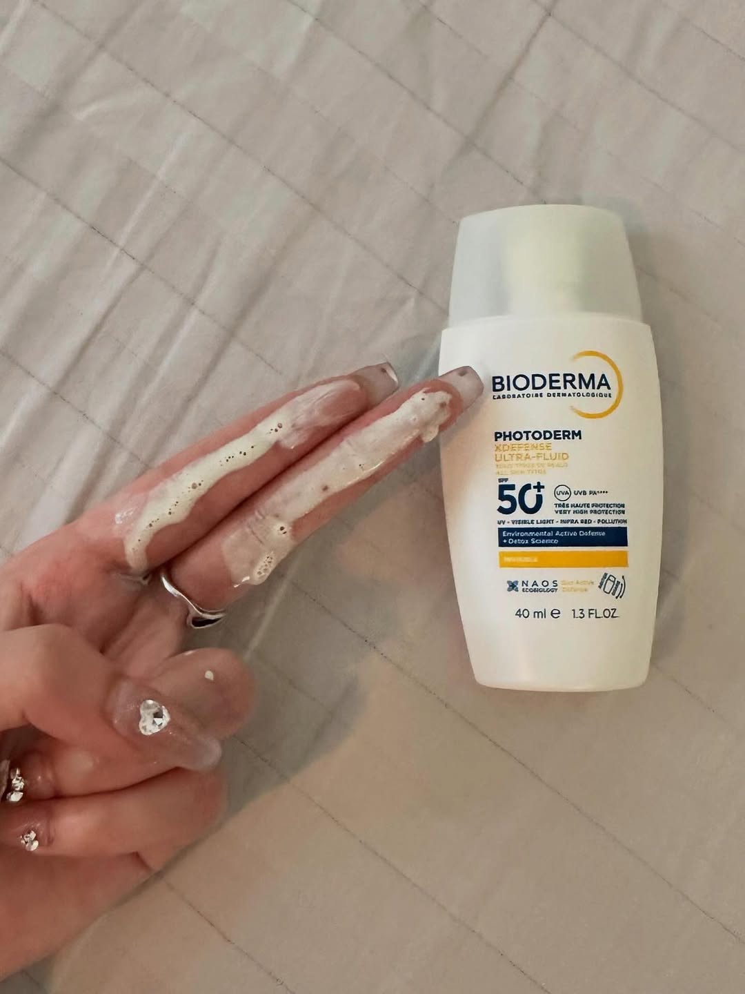 Không bóng - không bí - không bết: 5 kem chống nắng mỏng nhẹ hoàn hảo cho da dầu- Ảnh 6.