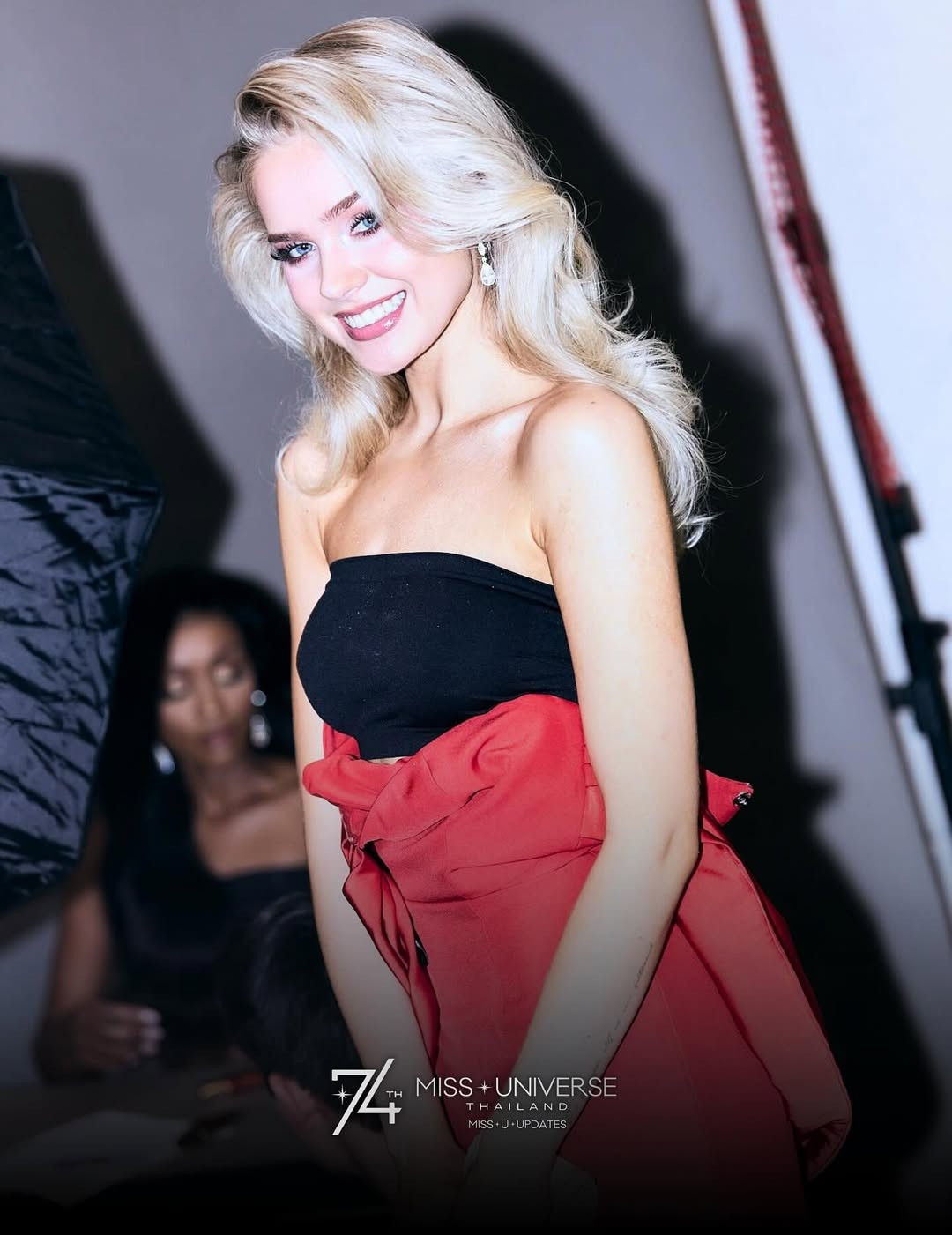 Thí sinh Hoa hậu Hoàn vũ cấp cứu- Ảnh 1.