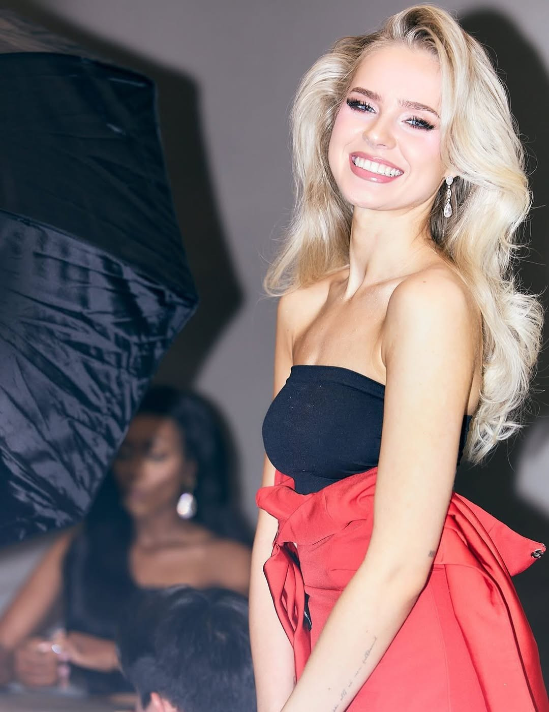 Thí sinh Hoa hậu Hoàn vũ cấp cứu- Ảnh 2.