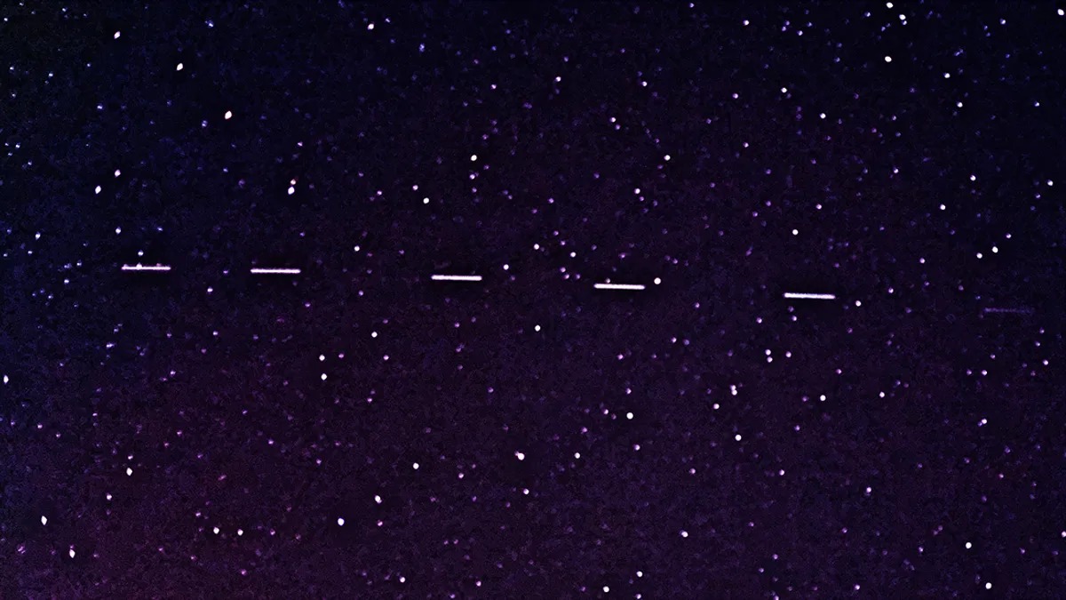 Vệ tinh bí ẩn của Elon Musk phát tín hiệu lạ khiến giới khoa học bối rối- Ảnh 1.