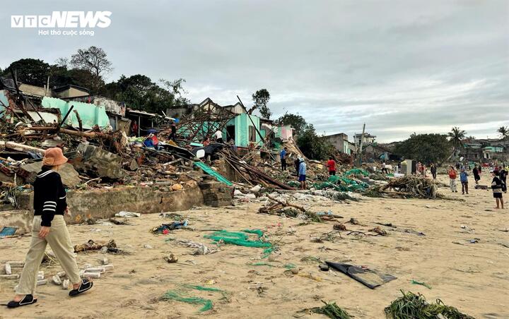 Ngư dân làng chài Gia Lai, Đắk Lắk đắng cay nhìn tài sản bay theo bão Kalmaegi- Ảnh 4.