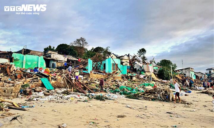 Ngư dân làng chài Gia Lai, Đắk Lắk đắng cay nhìn tài sản bay theo bão Kalmaegi- Ảnh 1.
