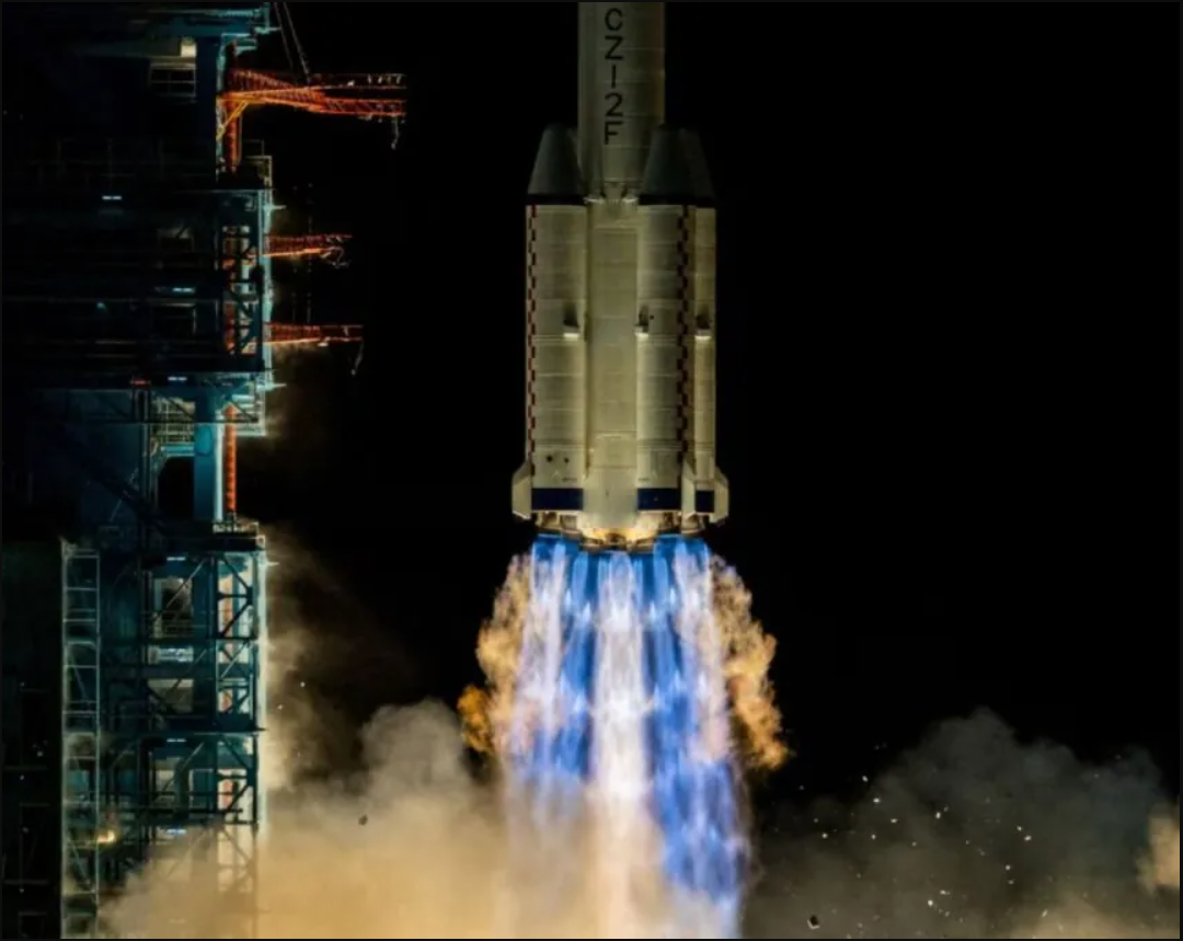 Tàu vũ trụ Trung Quốc bất ngờ gặp sự cố, 3 phi hành gia buộc phải tạm hoãn kế hoạch trở về Trái đất- Ảnh 2. Tàu vũ trụ Trung Quốc bất ngờ gặp sự cố, 3 phi hành gia buộc phải tạm hoãn kế hoạch trở về Trái đất- Ảnh 2.