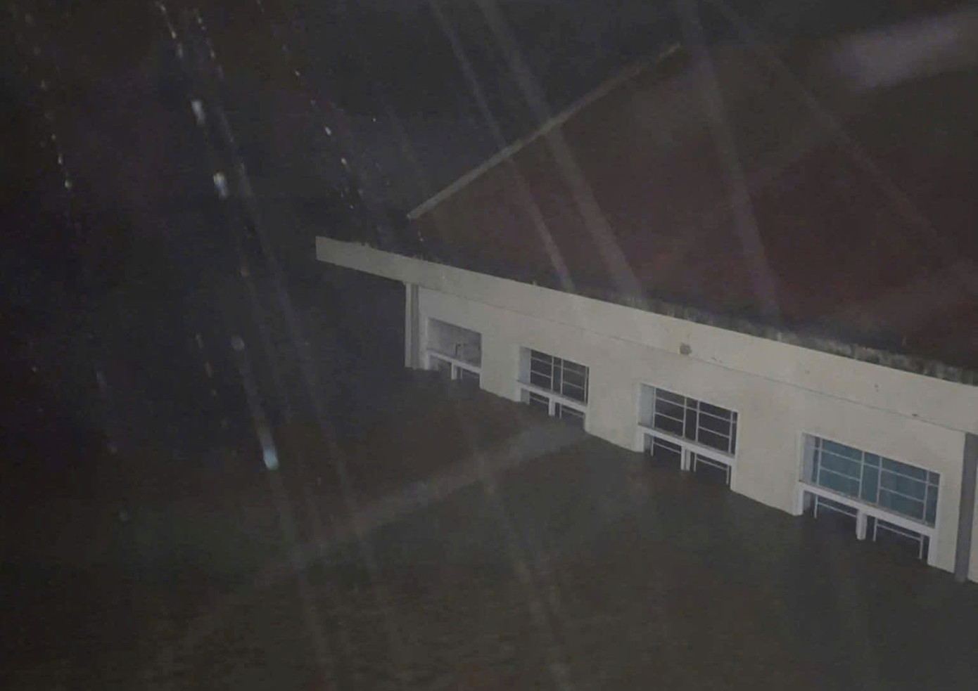 Nước lũ dâng ngập hơn 2m ở Đắk Lắk- Ảnh 1.