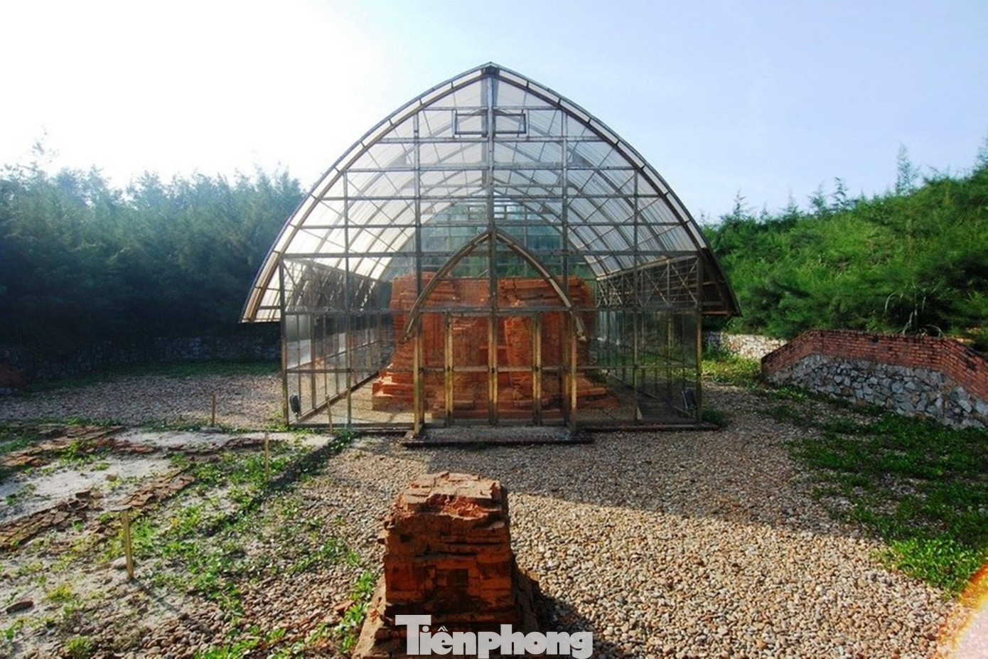 Xót xa tháp Chăm nghìn năm tuổi tại Huế bị ngâm nhiều ngày giữa nước lớn, dân lo sập đổ- Ảnh 3.