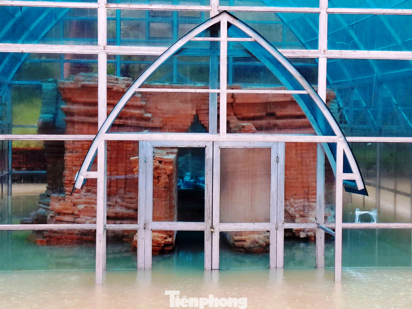 Xót xa tháp Chăm nghìn năm tuổi tại Huế bị ngâm nhiều ngày giữa nước lớn, dân lo sập đổ- Ảnh 11.