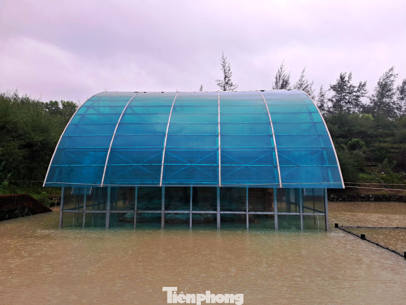 Xót xa tháp Chăm nghìn năm tuổi tại Huế bị ngâm nhiều ngày giữa nước lớn, dân lo sập đổ- Ảnh 9.