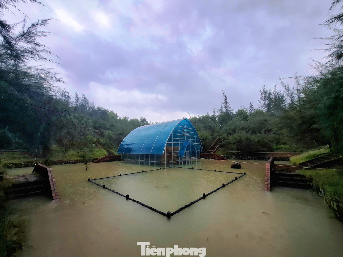 Xót xa tháp Chăm nghìn năm tuổi tại Huế bị ngâm nhiều ngày giữa nước lớn, dân lo sập đổ- Ảnh 8.