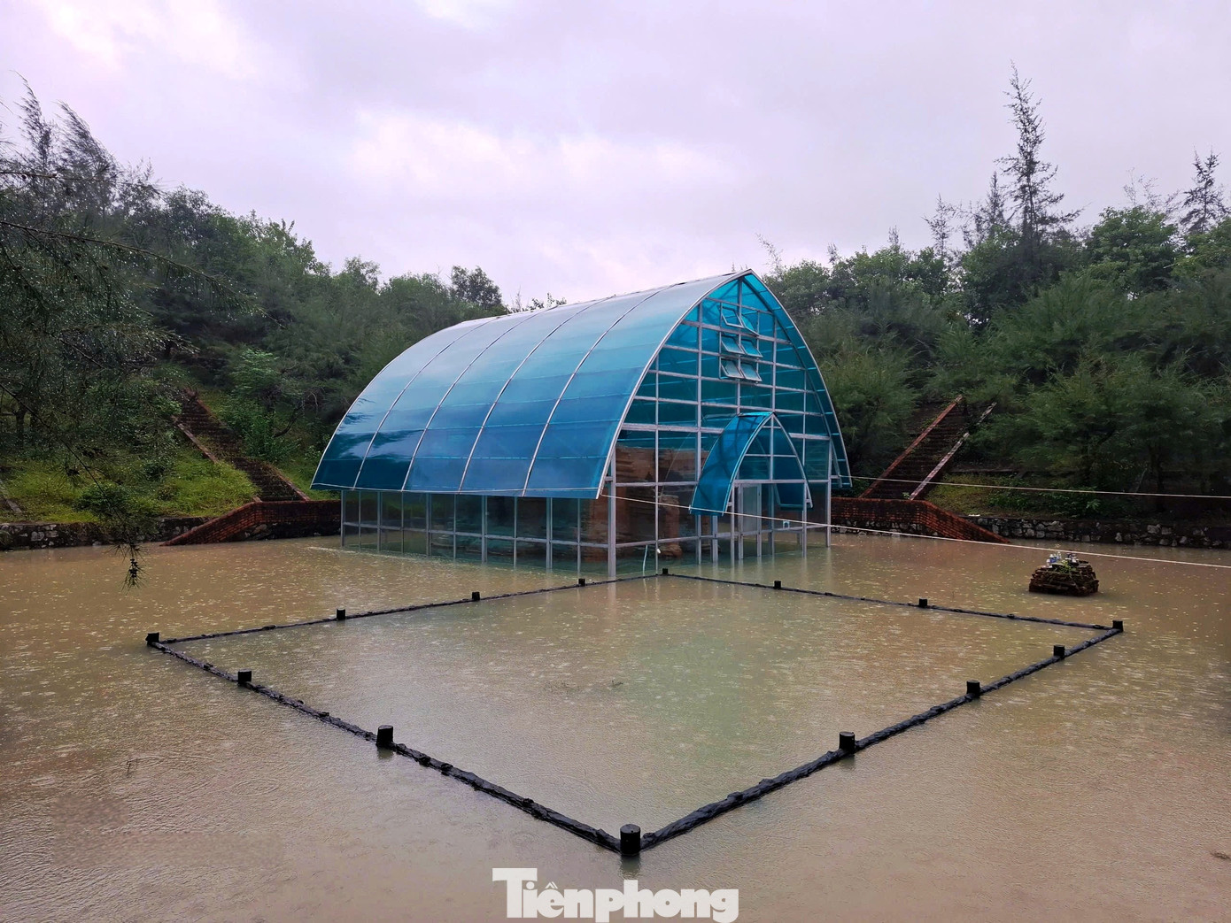 Xót xa tháp Chăm nghìn năm tuổi tại Huế bị ngâm nhiều ngày giữa nước lớn, dân lo sập đổ- Ảnh 13.