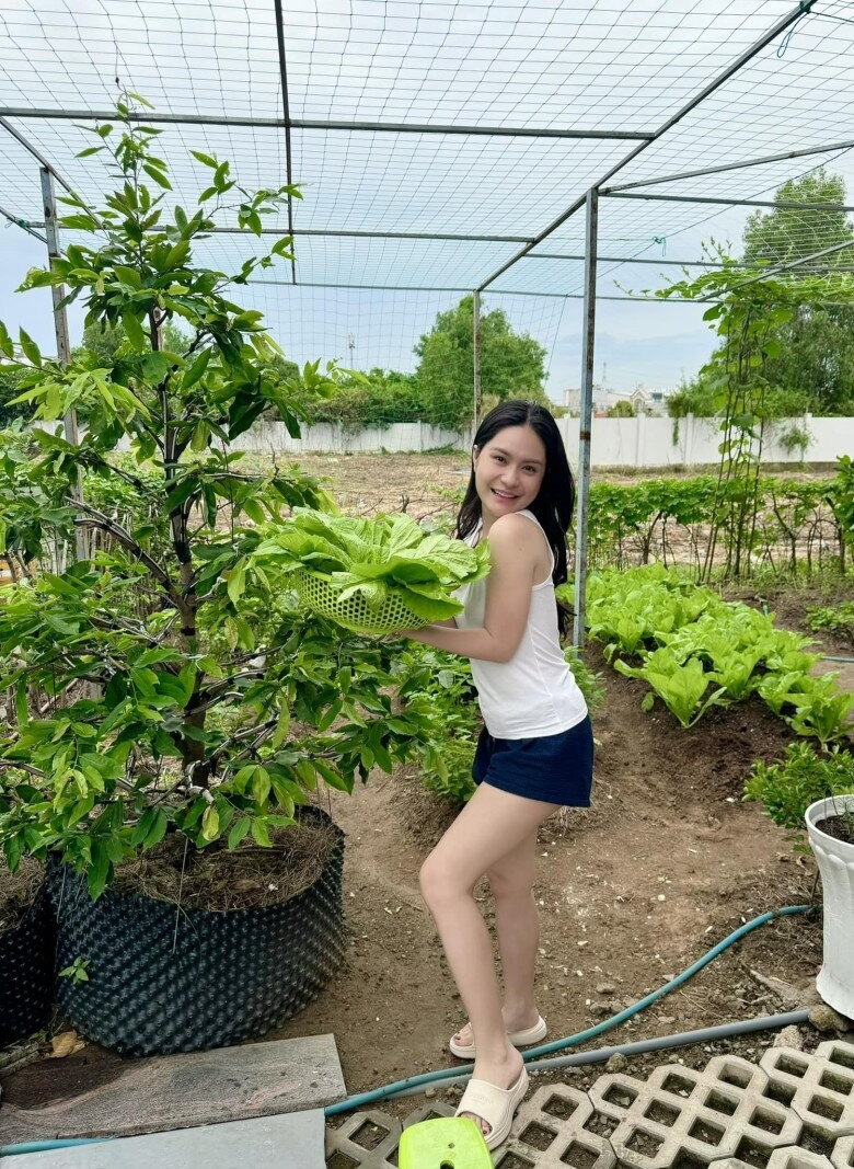 Bay màu danh xưng “nữ đại gia quận 7” của Đoàn Di Băng- Ảnh 10. Bay màu danh xưng “nữ đại gia quận 7” của Đoàn Di Băng- Ảnh 10.