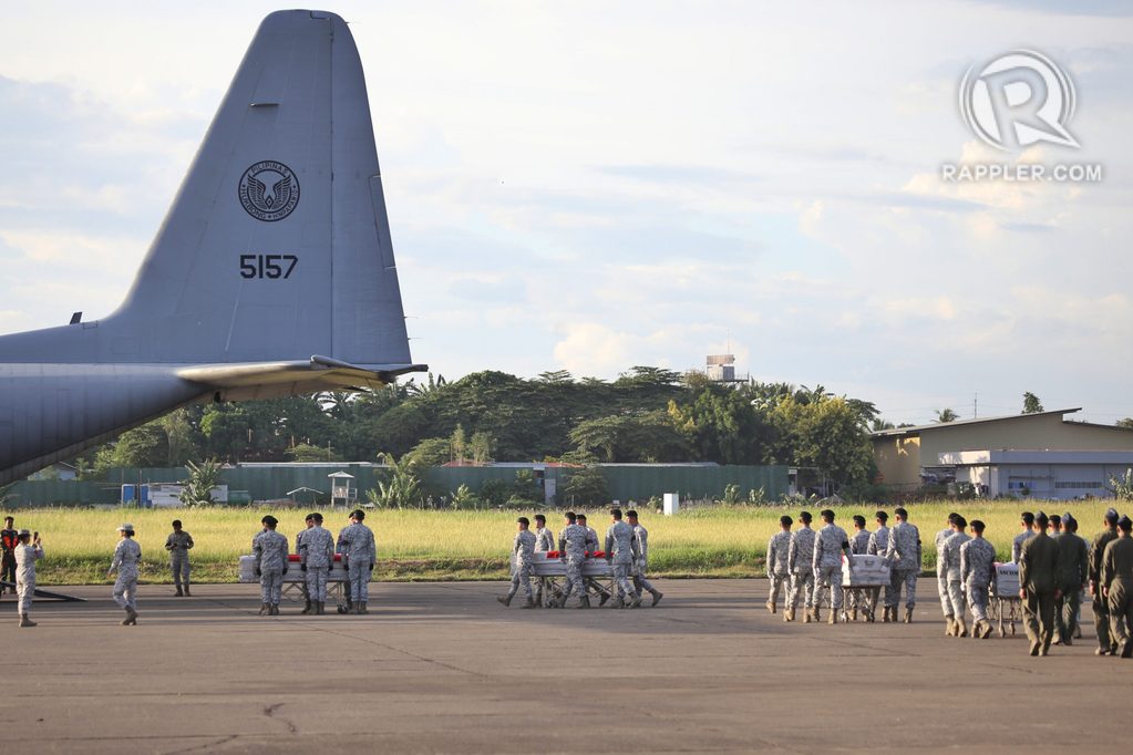 Kalmaegi - cơn bão chết chóc nhất 2025 đổ bộ 8 lần: Tang thương hằn in trên những khuôn mặt người thân nhận thi thể- Ảnh 9. Kalmaegi - cơn bão chết chóc nhất 2025 đổ bộ 8 lần: Tang thương hằn in trên những khuôn mặt người thân nhận thi thể- Ảnh 9.