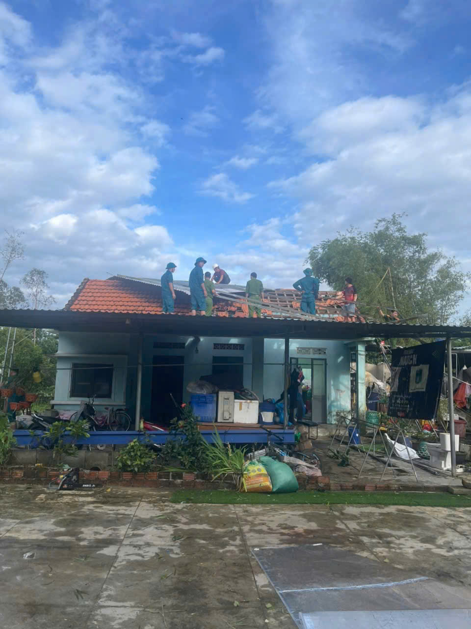 Bão số 13 gây thiệt hại nặng phía Nam Đà Nẵng, hàng chục ngôi nhà tốc mái- Ảnh 8. Bão số 13 gây thiệt hại nặng phía Nam Đà Nẵng, hàng chục ngôi nhà tốc mái- Ảnh 8.