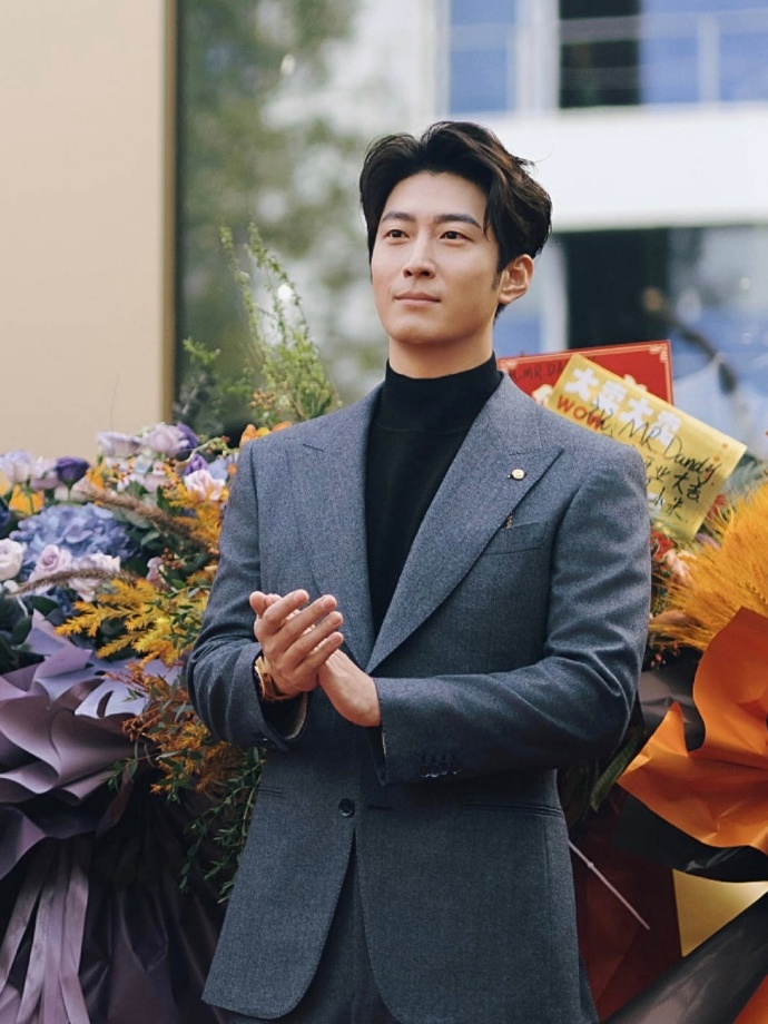 "Chồng nghèo" Đậu Kiêu lần đầu lộ diện, để lộ 1 chi tiết quan trọng giữa tin ly hôn ái nữ trùm sòng bạc Macau- Ảnh 3. "Chồng nghèo" Đậu Kiêu lần đầu lộ diện, để lộ 1 chi tiết quan trọng giữa tin ly hôn ái nữ trùm sòng bạc Macau- Ảnh 3.