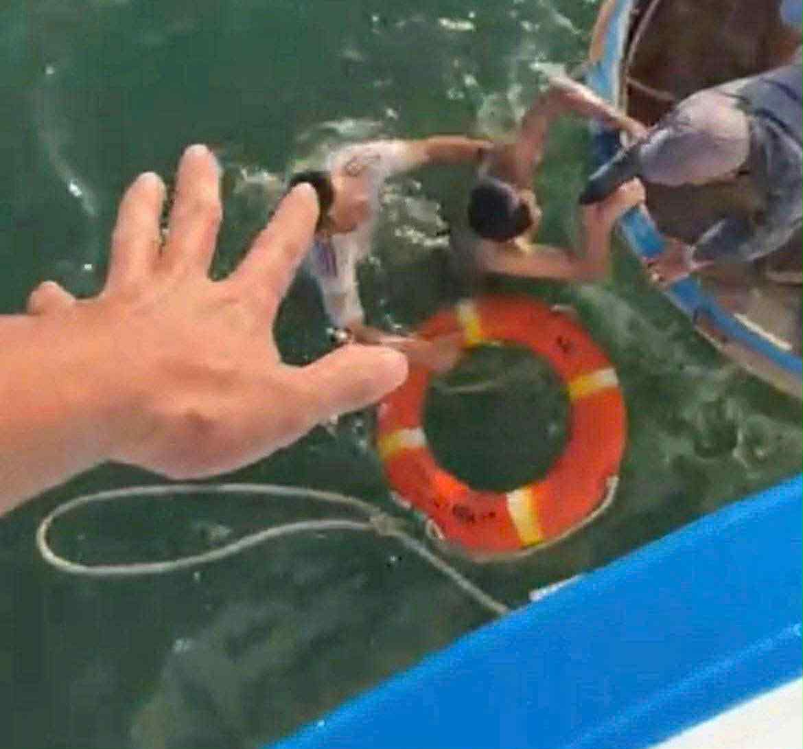 Tìm thấy người thứ 2 còn sống trong vụ 3 người mất tích ở biển Lý Sơn- Ảnh 2.