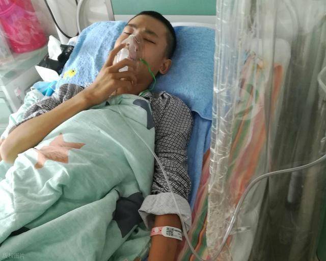 Làm việc này 15 lần/ngày, người đàn ông 50 tuổi được chẩn đoán suy thận, vợ anh khóc: "Tôi đã thuyết phục nhiều lần mà anh ấy không nghe"- Ảnh 1.