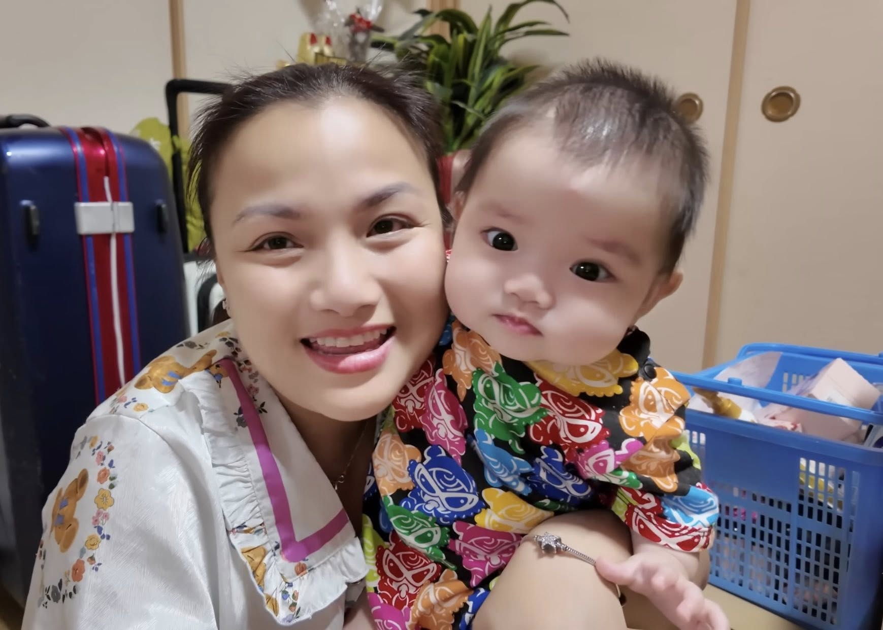 "Thế lực nhí" tiếp theo của Quỳnh Trần JP: Bé Na, vừa xuất hiện đã bùng nổ MXH, biểu cảm giống anh Sa như tạc- Ảnh 7. "Thế lực nhí" tiếp theo của Quỳnh Trần JP: Bé Na, vừa xuất hiện đã bùng nổ MXH, biểu cảm giống anh Sa như tạc- Ảnh 7.