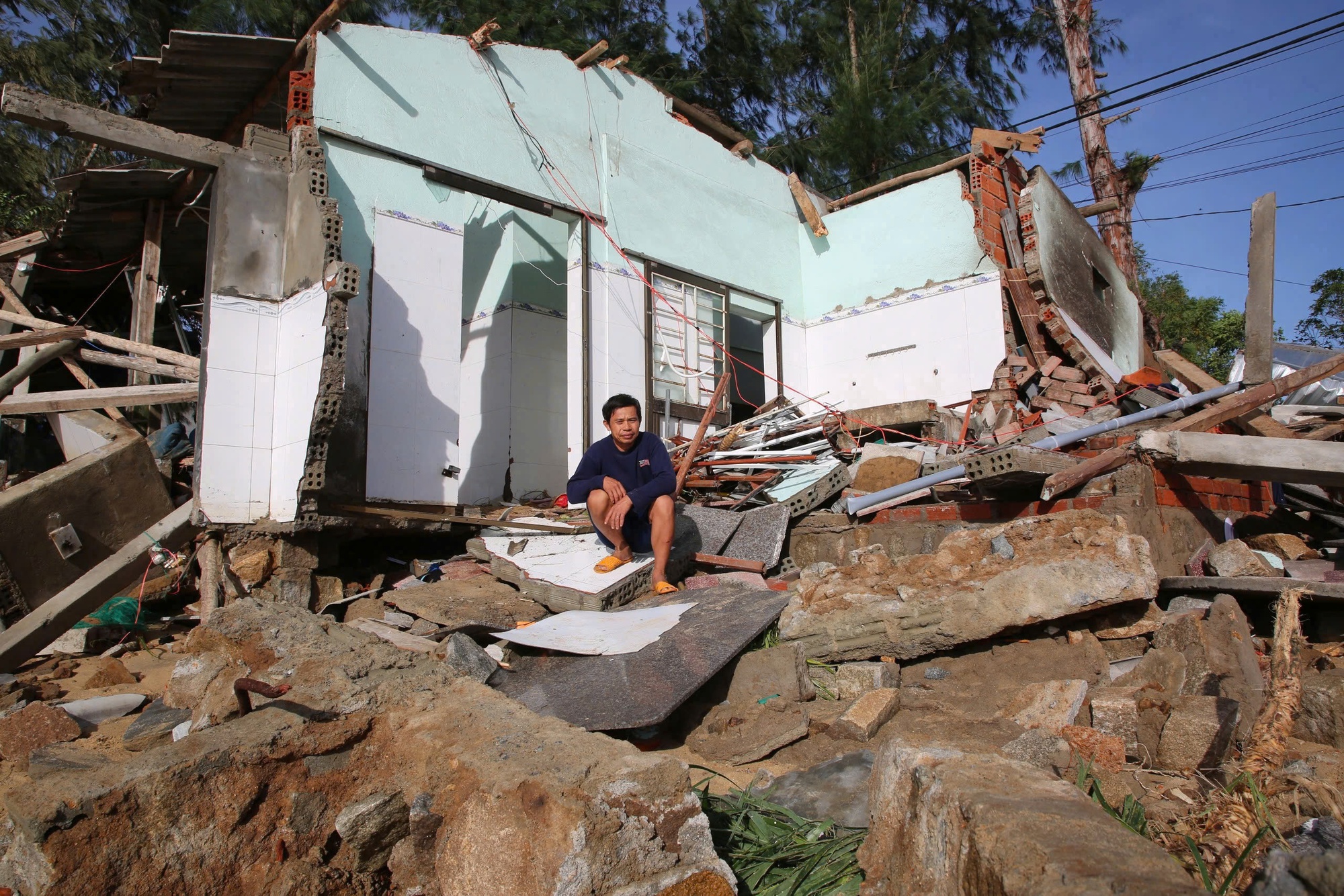 Trắng tay sau bão Kalmaegi- Ảnh 2. Trắng tay sau bão Kalmaegi- Ảnh 2.