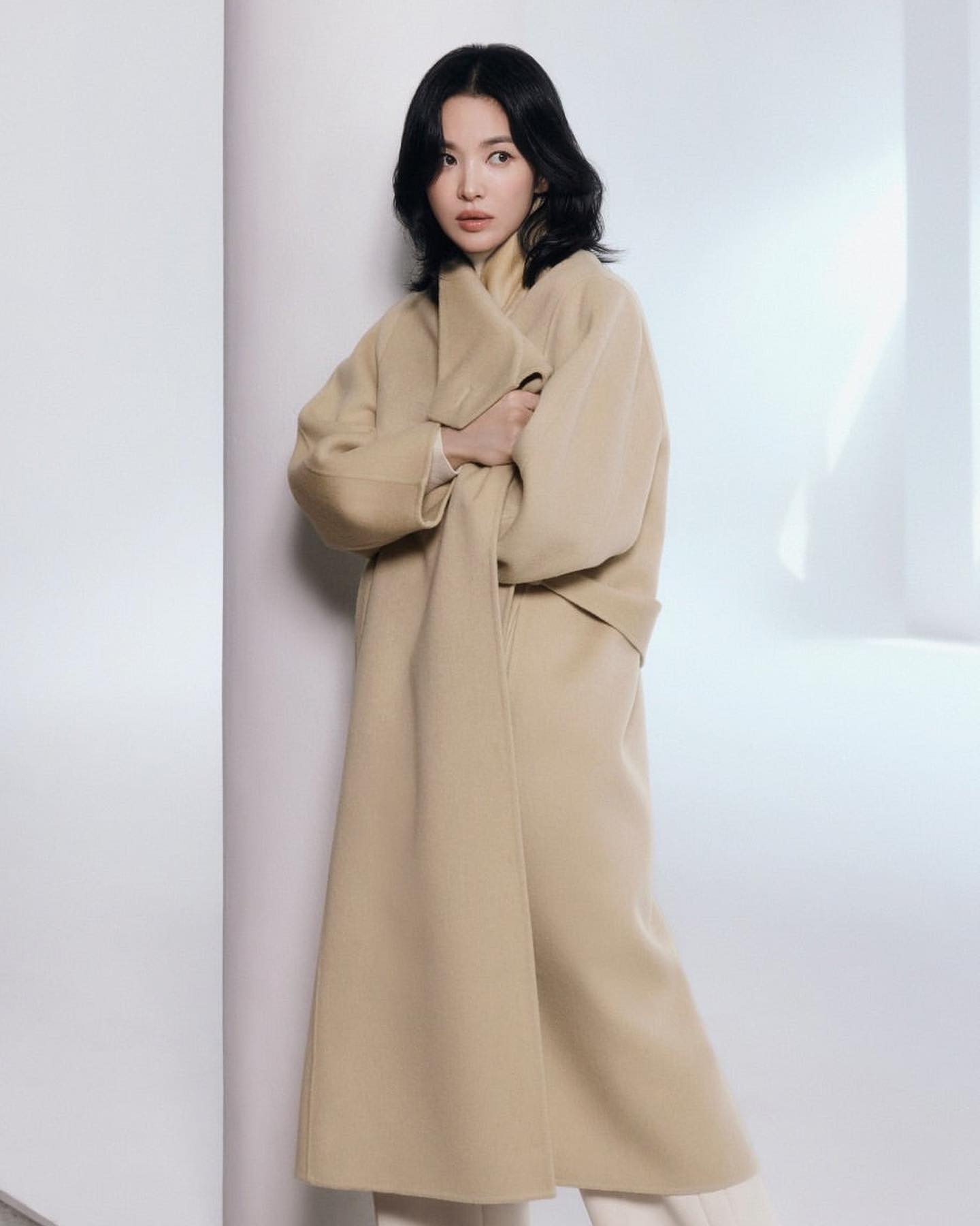 5 mẫu áo khoác làm nên phong cách sang trọng, trẻ trung của sao Hàn trên 40 tuổi- Ảnh 5.