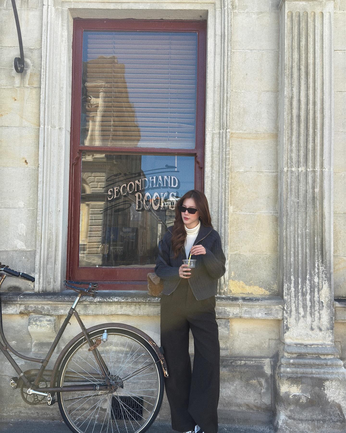 Nữ chính phim Chiếc lá cuốn bay mặc siêu đẹp ở tuổi U35 nhưng nhan sắc khi cắt tóc ngắn mới tuyệt đỉnh- Ảnh 9. Nữ chính phim Chiếc lá cuốn bay mặc siêu đẹp ở tuổi U35 nhưng nhan sắc khi cắt tóc ngắn mới tuyệt đỉnh- Ảnh 9.