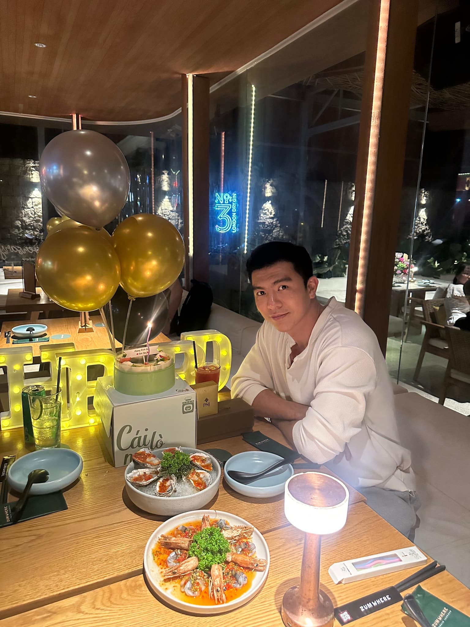 Bữa tối “lắm tiền” của Steven Nguyễn- Ảnh 1. Bữa tối “lắm tiền” của Steven Nguyễn- Ảnh 1.