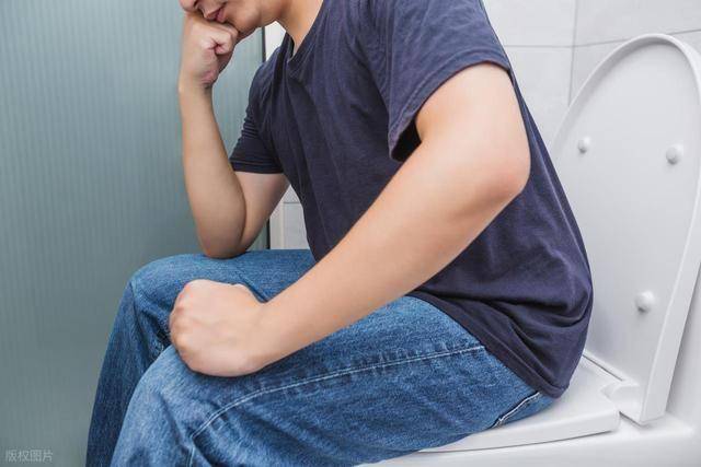 Làm việc này 15 lần/ngày, người đàn ông 50 tuổi được chẩn đoán suy thận, vợ anh khóc: "Tôi đã thuyết phục nhiều lần mà anh ấy không nghe"- Ảnh 2.