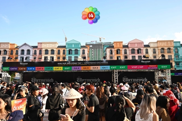 Cấp báo: Tụ điểm gái xinh hot nhất lúc này, chính là bên "anh Long" G-DRAGON- Ảnh 1.