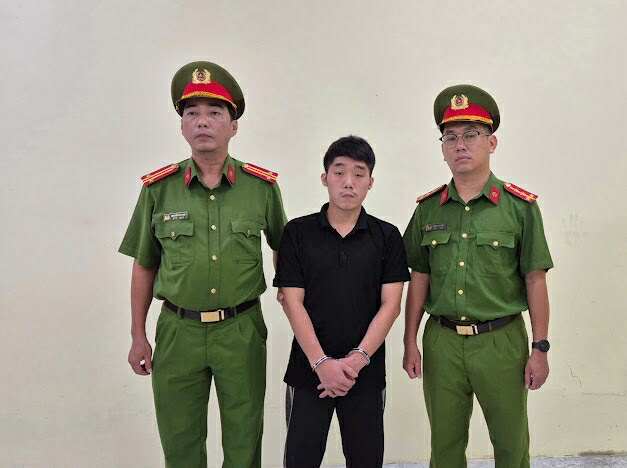 Bắt Tiktoker "Dù Bầu Trời"- Ảnh 2.