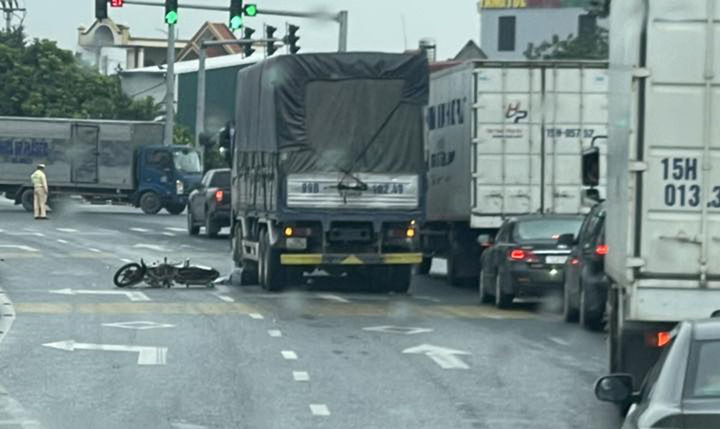 Xe tải va chạm xe máy trên Quốc lộ 10, hai cô gái tử nạn- Ảnh 2.