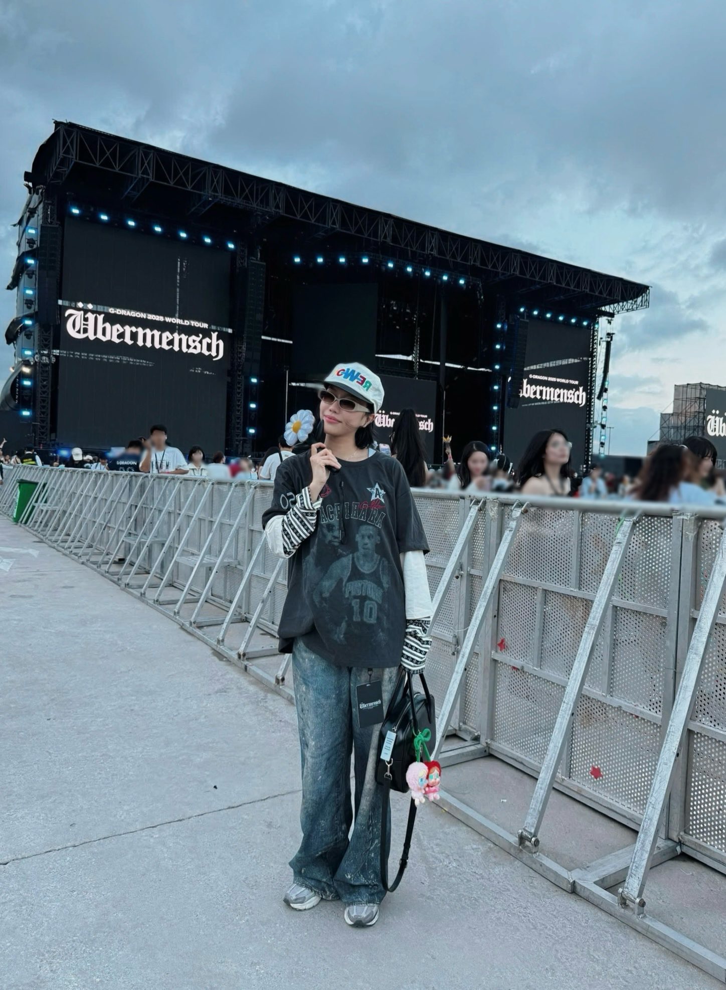 Dàn sao Việt rần rần check in concert G-DRAGON tại Hà Nội: Diệu Nhi quá sung, nữ diễn viên 49 tuổi lần đầu 