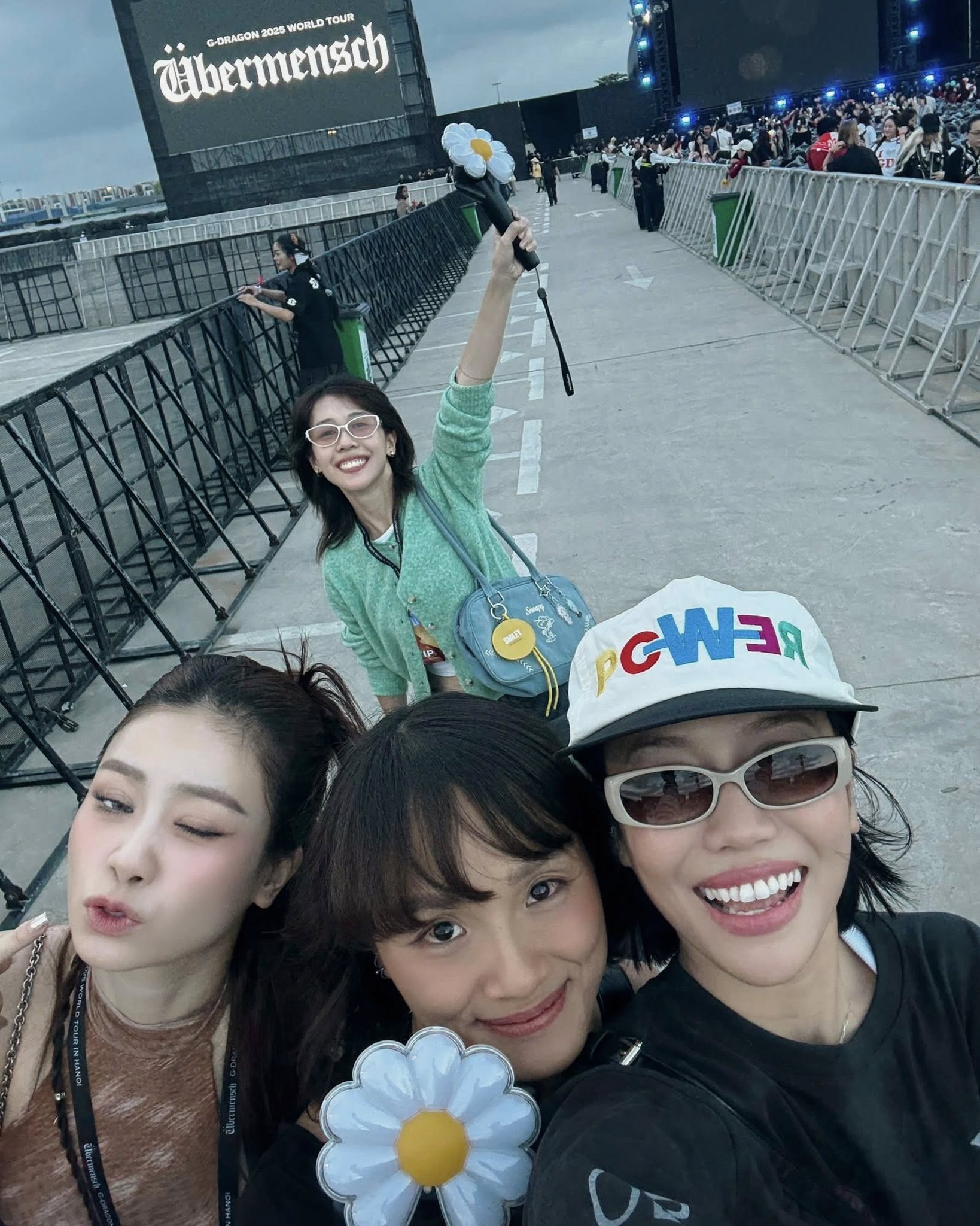 2 ngày nữa ra MV nhưng SOOBIN vẫn ham vui, ra Hà Nội đu concert 2 ngày nữa ra MV nhưng SOOBIN vẫn ham vui, ra Hà Nội đu concert