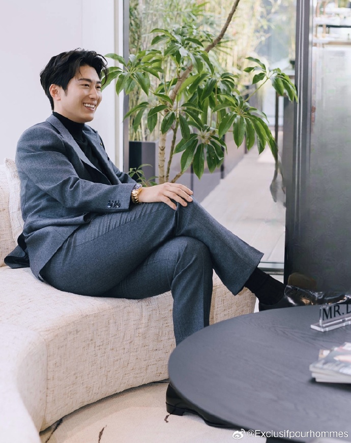 "Chồng nghèo" Đậu Kiêu lần đầu lộ diện, để lộ 1 chi tiết quan trọng giữa tin ly hôn ái nữ trùm sòng bạc Macau- Ảnh 4. "Chồng nghèo" Đậu Kiêu lần đầu lộ diện, để lộ 1 chi tiết quan trọng giữa tin ly hôn ái nữ trùm sòng bạc Macau- Ảnh 4.