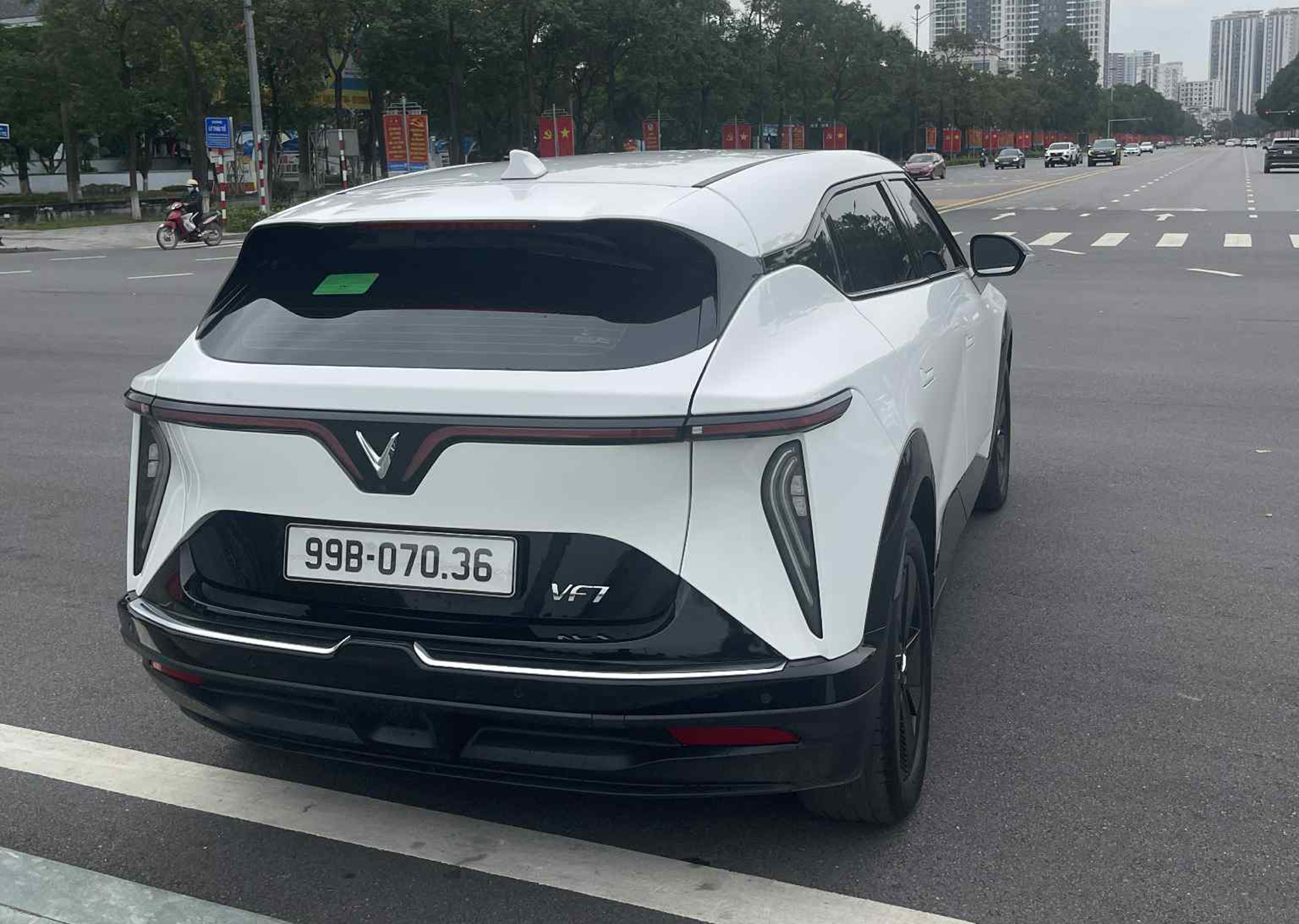 Từng dùng 2 đời xe xăng, người dùng đánh giá: ‘Không lựa chọn nào tốt hơn VF 7 Eco ở tầm giá 700 triệu’- Ảnh 4. Từng dùng 2 đời xe xăng, người dùng đánh giá: ‘Không lựa chọn nào tốt hơn VF 7 Eco ở tầm giá 700 triệu’- Ảnh 4.