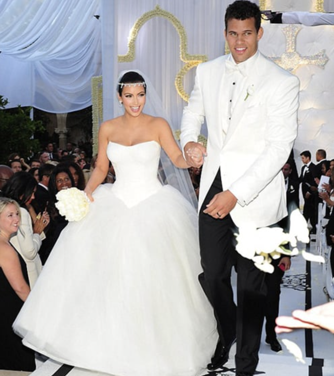 Bà hoàng váy cưới lộ bóng lưng không tin nổi ở tuổi 76- Ảnh 13.