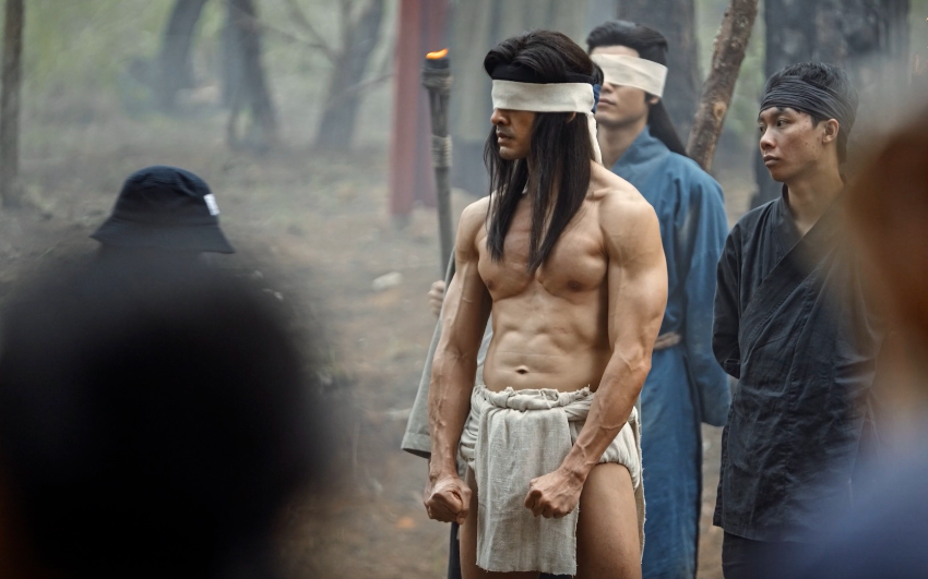 Mỹ nam cổ trang Việt đẹp đến độ bạn diễn ngắm s&aacute;ng cả mắt: Body 1000 điểm kh&ocirc;ng g&oacute;c chết, ch&ecirc; g&igrave; cũng được trừ visual