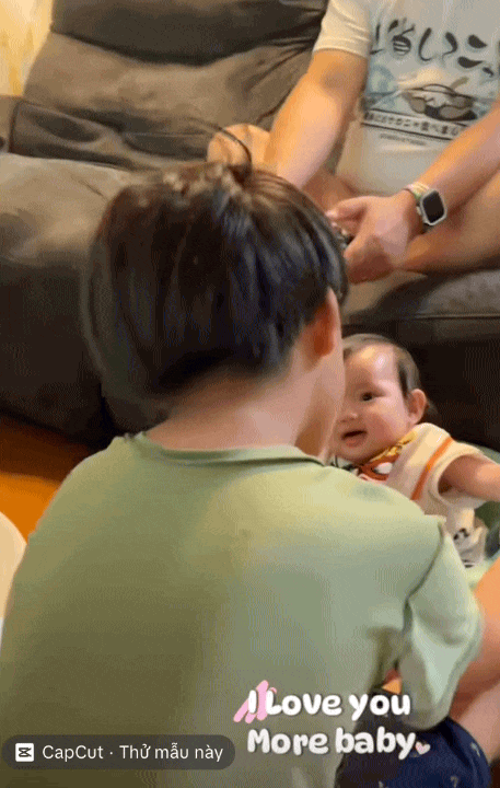 "Thế lực nhí" tiếp theo của Quỳnh Trần JP: Bé Na, vừa xuất hiện đã bùng nổ MXH, biểu cảm giống anh Sa như tạc- Ảnh 13. "Thế lực nhí" tiếp theo của Quỳnh Trần JP: Bé Na, vừa xuất hiện đã bùng nổ MXH, biểu cảm giống anh Sa như tạc- Ảnh 13.