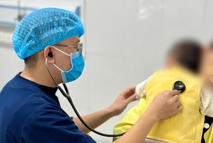 Trẻ 16 tháng tuổi nguy kịch vì cúm A bội nhiễm phổi- Ảnh 1.