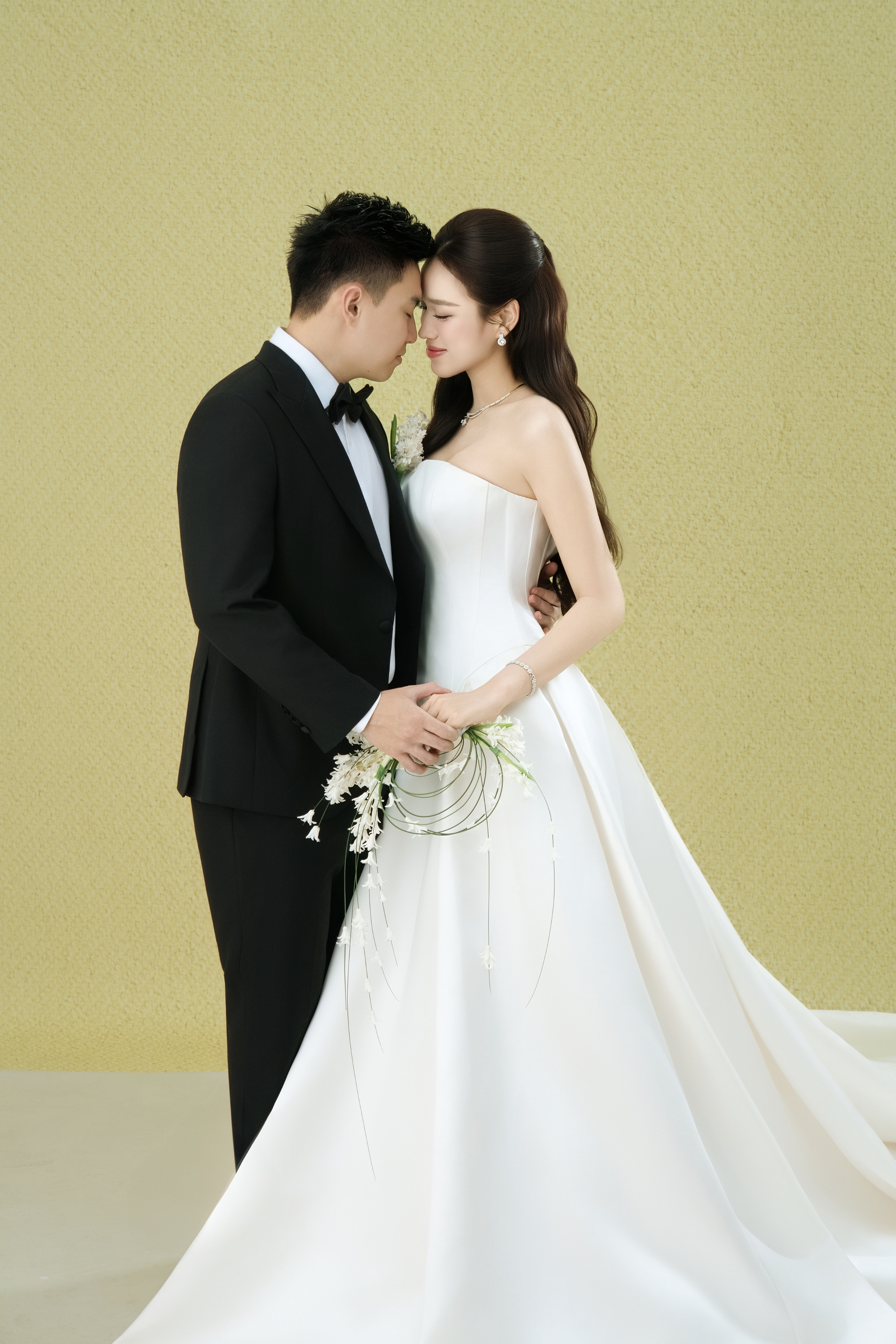 1 ngày trước đám cưới Đỗ Hà và thiếu gia: Lộ full 4 bộ ảnh cưới 