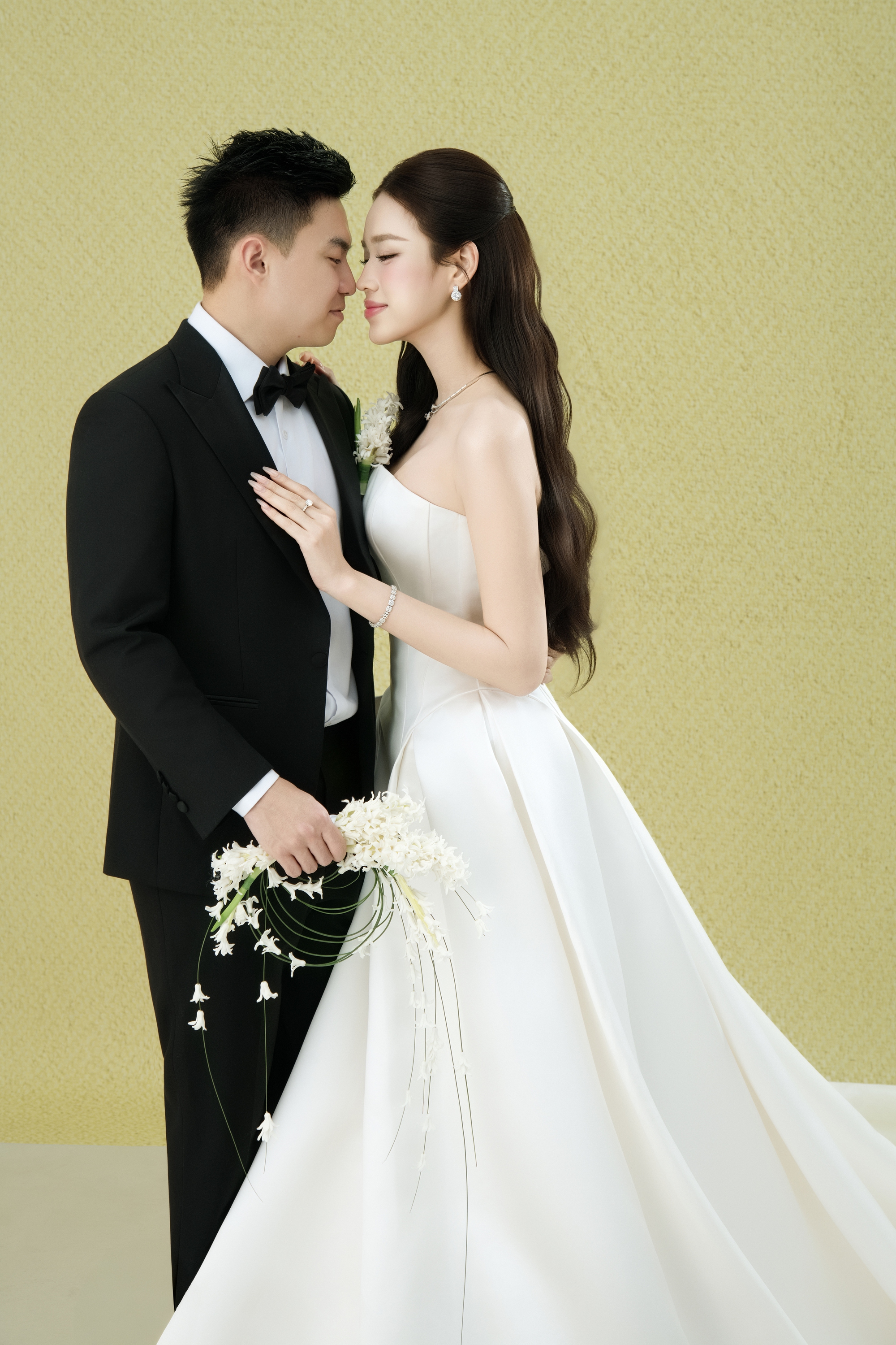 1 ngày trước đám cưới Đỗ Hà và thiếu gia: Lộ full 4 bộ ảnh cưới 