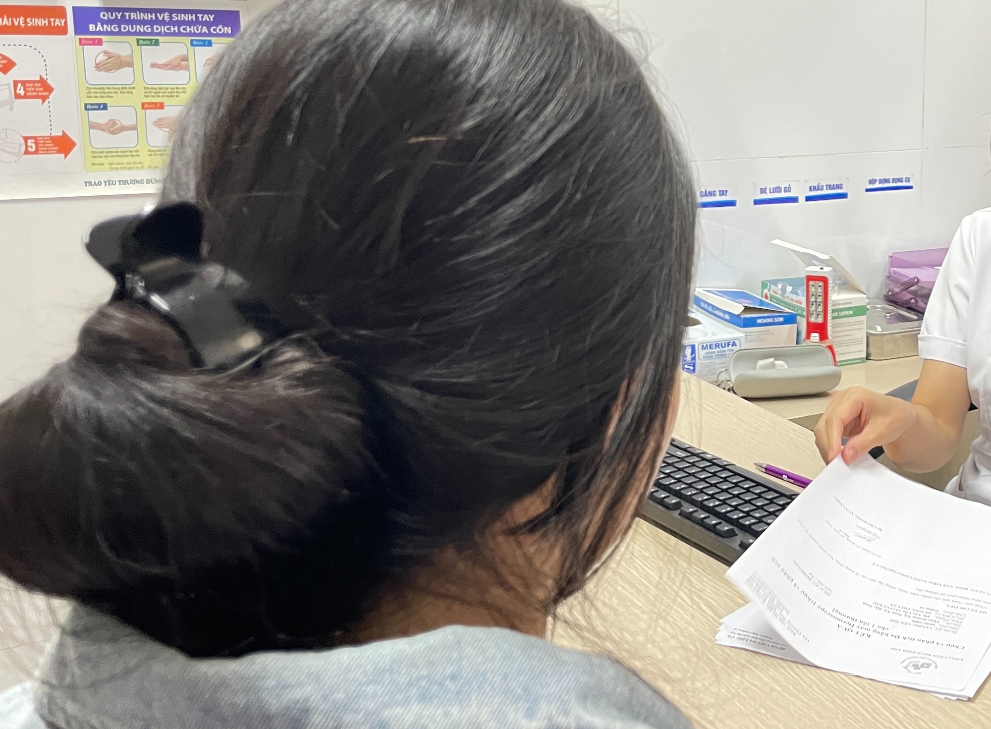 Thiếu nữ gần 18 tuổi mắc sùi mào gà, bác sĩ cảnh báo xu hướng nguy hiểm- Ảnh 1.