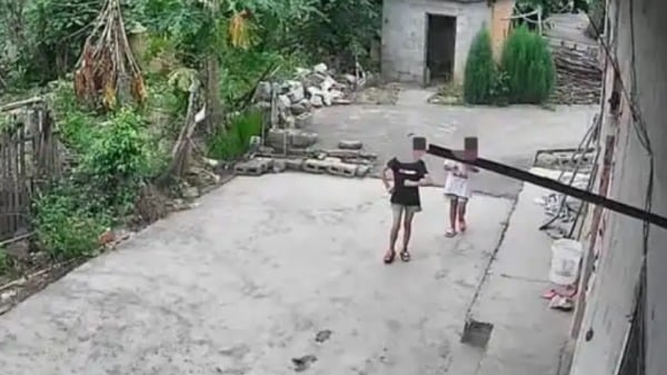 Hai bé gái ở Trung Quốc hành hung bé trai 7 tháng tuổi đến tử vong: Không thể khởi tố vì “chưa đủ 12 tuổi”- Ảnh 1.