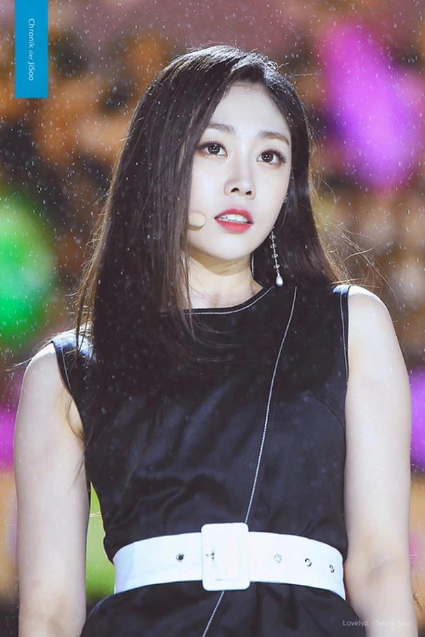 Jisoo “hư” quá, đêm hôm trốn công ty đi hẹn hò tới tận sáng mới mò về- Ảnh 3. Jisoo “hư” quá, đêm hôm trốn công ty đi hẹn hò tới tận sáng mới mò về- Ảnh 3.